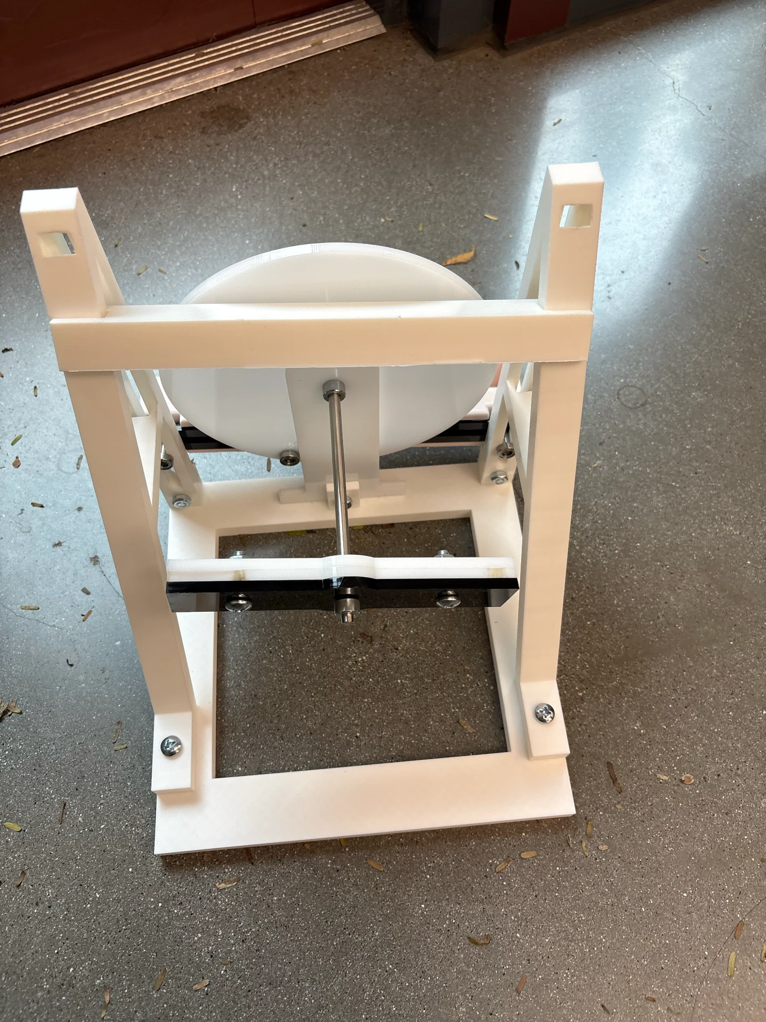 Rear view showing the Scotch-yoke mechanism and guide structure